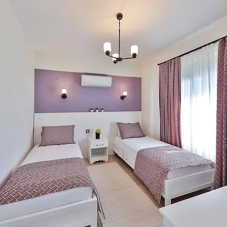 Balayi Ve Cekirdek Aileler Icin Bir Vila Kaş