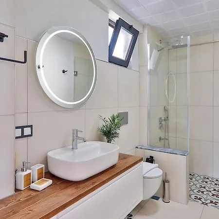 Vila Balayi Ve Cekirdek Aileler Icin Bir Kaş